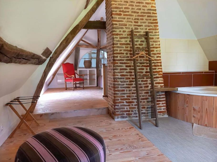 Holiday home La Maison Silleron Angiens